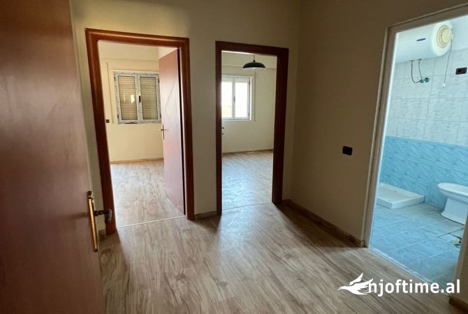 Shtepi ne shitje Apartament ne Durres, 2+1, Mobilimi Bosh, pa mobiluar, Pagesa 120,000  Euro.