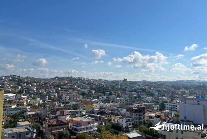 Shtepi ne shitje Apartament ne Durres, Garsoniere, Mobilimi Bosh, pa mobiluar, Pagesa 65,000  Euro.
