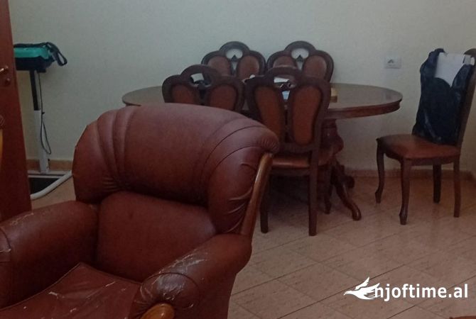 Shtepi ne shitje Apartament ne Tirane, 2+1, Mobilimi E mobiluar, Pagesa 175,000  Euro.