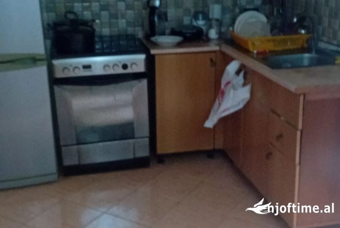Shtepi ne shitje Apartament ne Tirane, 2+1, Mobilimi E mobiluar, Pagesa 175,000  Euro.