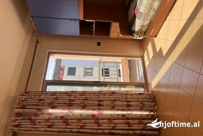 Shtepi ne shitje Apartament ne Tirane, 2+1, Mobilimi E mobiluar, Pagesa 115,000  Euro.