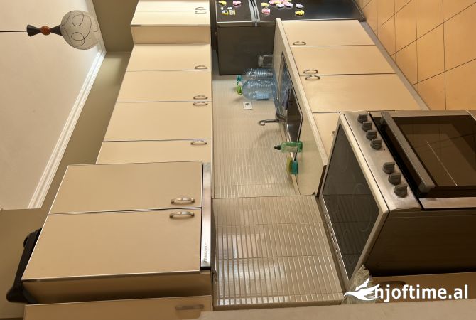 Shtepi ne shitje Apartament ne Tirane, 2+1, Mobilimi E mobiluar, Pagesa 115,000  Euro.