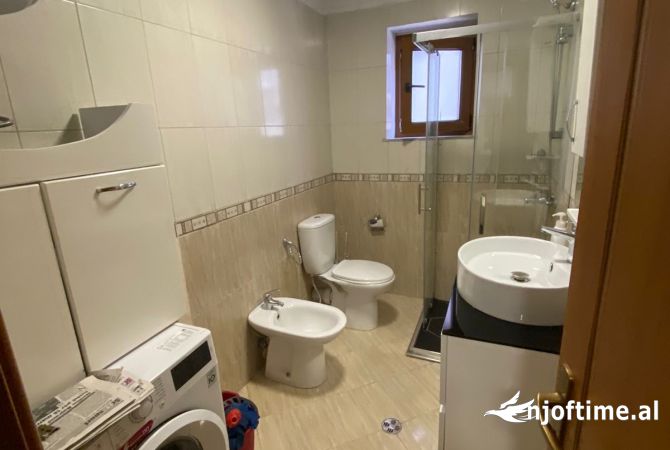 Shtepi me qera Apartament ne Tirane, 1+1, Mobilimi E mobiluar, Pagesa 600  Euro.