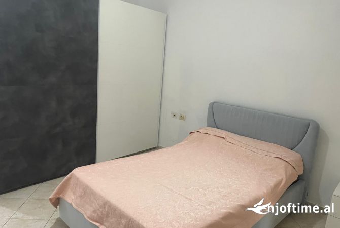 Shtepi me qera Apartament ne Tirane, 2+1, Mobilimi E mobiluar, Pagesa 50,000  Leke.