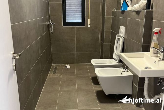 Shtepi me qera 2+1 ne Tirane - 400 Euro