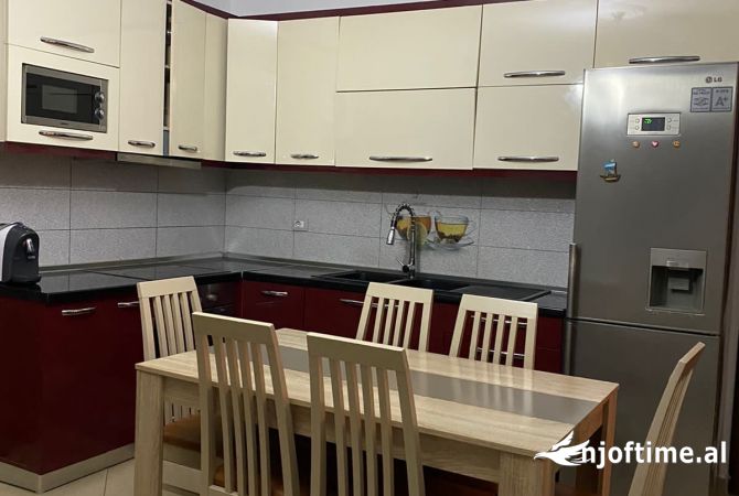 Shtepi me qera Apartament ne Tirane, 2+1, Mobilimi E mobiluar, Pagesa 50,000  Leke.