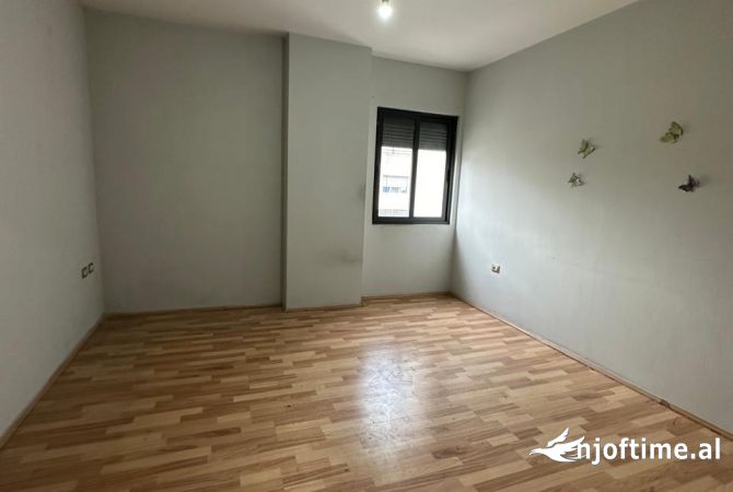 Shtepi ne shitje 2+1 ne Tirane - 130,000 Euro