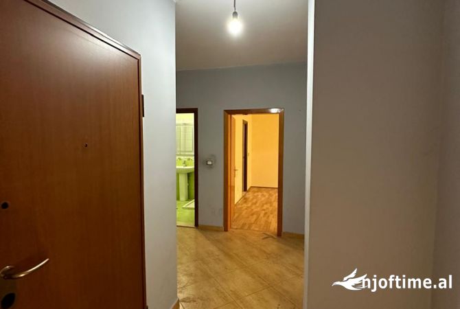 Shtepi ne shitje Apartament ne Tirane, 2+1, Mobilimi Bosh, pa mobiluar, Pagesa 130,000  Euro.