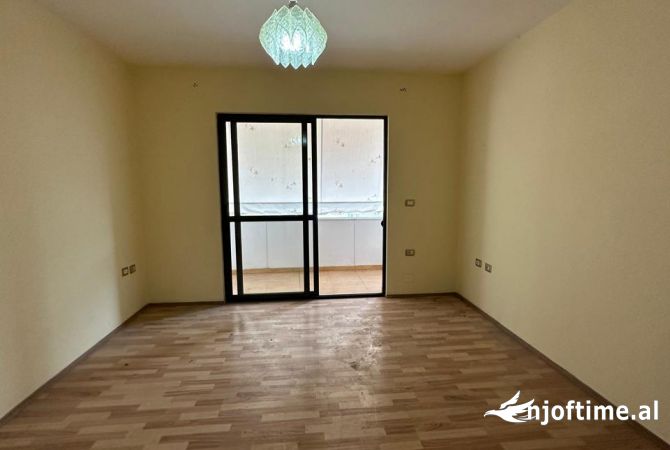 Shtepi ne shitje Apartament ne Tirane, 2+1, Mobilimi Bosh, pa mobiluar, Pagesa 130,000  Euro.