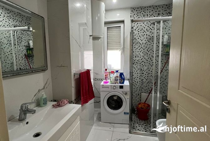 Shtepi me qera Apartament ne Tirane, 2+1, Mobilimi E mobiluar, Pagesa 500  Euro.