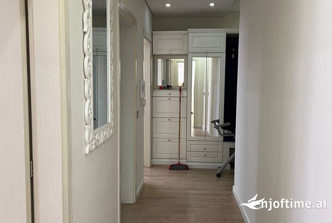 Shtepi me qera Apartament ne Tirane, 2+1, Mobilimi E mobiluar, Pagesa 500  Euro.