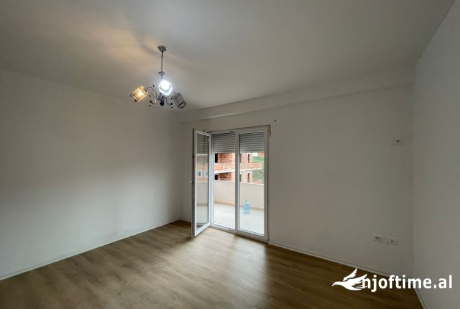 Shtepi me qera Apartament ne Tirane, 2+1, Mobilimi Bosh, pa mobiluar, Pagesa 500  Euro.