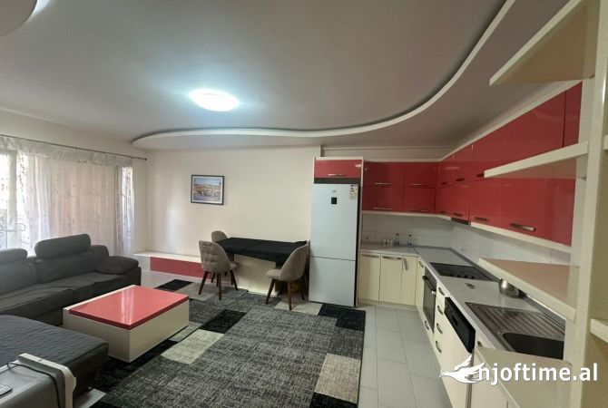 Shtepi me qera Apartament ne Tirane, 3+1, Mobilimi E mobiluar, Pagesa 500  Euro.