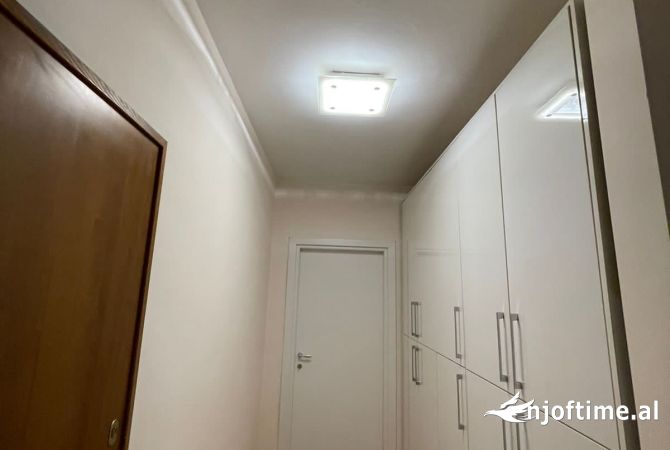 Shtepi me qera Apartament ne Tirane, 2+1, Mobilimi Bosh, pa mobiluar, Pagesa 950  Euro.