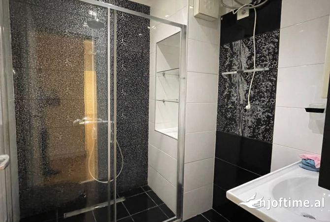 Shtepi me qera Apartament ne Tirane, 2+1, Mobilimi Bosh, pa mobiluar, Pagesa 950  Euro.