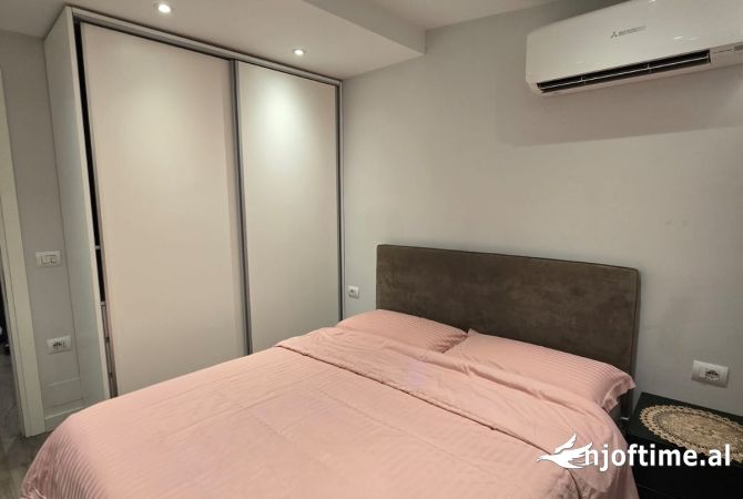Shtepi me qera Apartament ne Tirane, 2+1, Mobilimi E mobiluar, Pagesa 1,200  Euro.