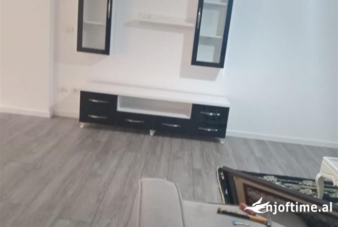 Shtepi me qera Apartament ne Tirane, 2+1, Mobilimi E mobiluar, Pagesa 600  Euro.