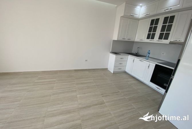 Shtepi me qera Apartament ne Tirane, 2+1, Mobilimi E mobiluar, Pagesa 600  Euro.