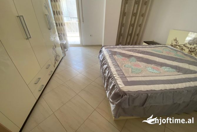 Shtepi me qera Apartament ne Tirane, 4+1, Mobilimi E mobiluar, Pagesa 850  Euro.