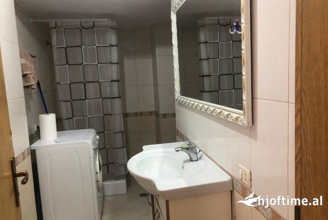 Shtepi me qera Apartament ne Tirane, 2+1, Mobilimi E mobiluar, Pagesa 600  Euro.