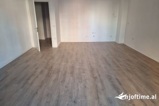 Shtepi me qera Apartament ne Tirane, 2+1, Mobilimi Bosh, pa mobiluar, Pagesa 500  Euro.