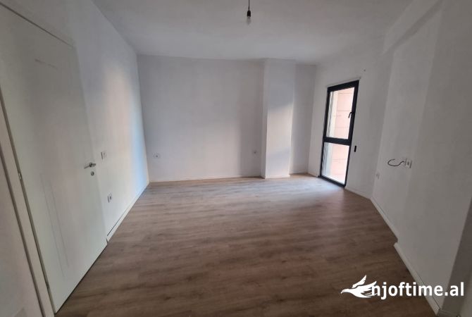 Shtepi me qera Apartament ne Tirane, 2+1, Mobilimi Bosh, pa mobiluar, Pagesa 500  Euro.