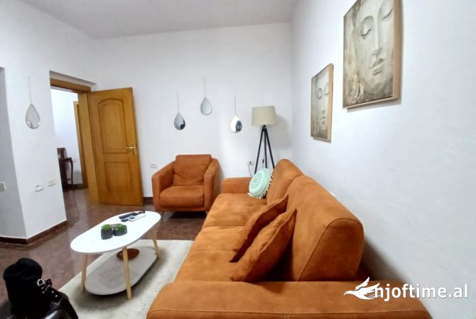 Shtepi me qera 2+1 ne Tirane - 580 Euro
