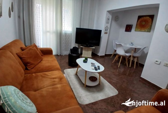 Shtepi me qera Apartament ne Tirane, 2+1, Mobilimi E mobiluar, Pagesa 580  Euro.