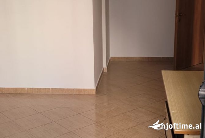 Shtepi me qera 1+1 ne Tirane - 35,000 Leke