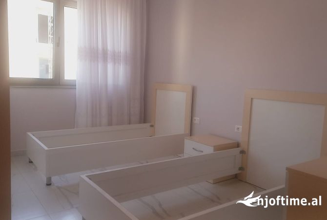 Shtepi me qera Apartament ne Tirane, 2+1, Mobilimi E mobiluar, Pagesa 750  Euro.