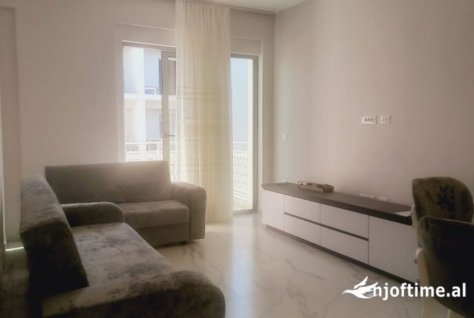 Shtepi me qera 2+1 ne Tirane - 750 Euro