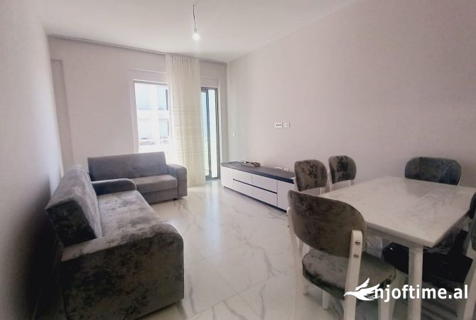Shtepi me qera Apartament ne Tirane, 2+1, Mobilimi E mobiluar, Pagesa 750  Euro.