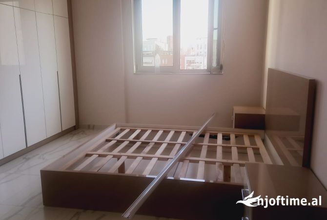 Shtepi me qera Apartament ne Tirane, 2+1, Mobilimi E mobiluar, Pagesa 750  Euro.