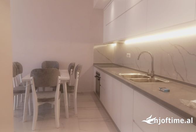 Shtepi me qera 2+1 ne Tirane - 750 Euro