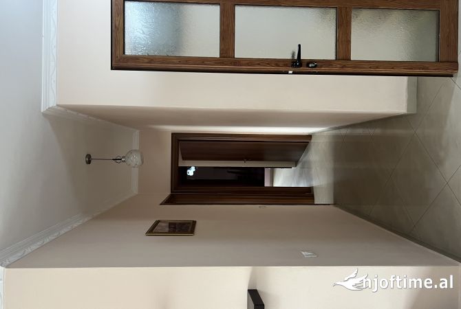 Shtepi me qera Apartament ne Tirane, 2+1, Mobilimi E mobiluar, Pagesa 550  Euro.