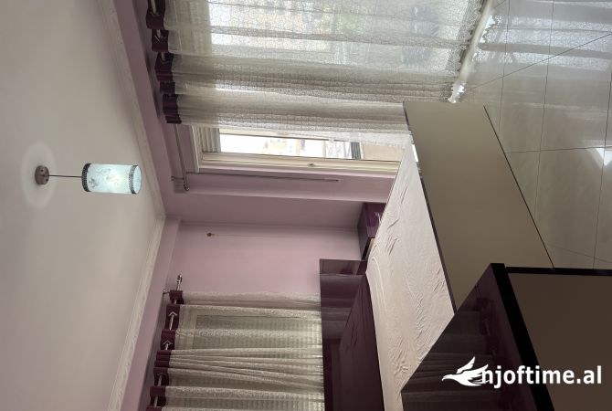 Shtepi me qera Apartament ne Tirane, 2+1, Mobilimi E mobiluar, Pagesa 550  Euro.