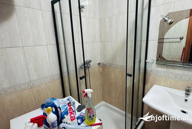 Shtepi me qera Apartament ne Tirane, 1+1, Mobilimi E mobiluar, Pagesa 500  Euro.