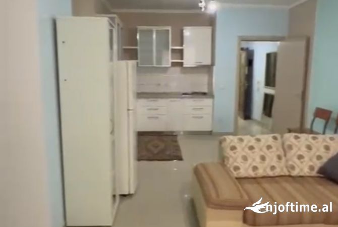 Shtepi me qera Apartament ne Tirane, 2+1, Mobilimi E mobiluar, Pagesa 45,000  Leke.