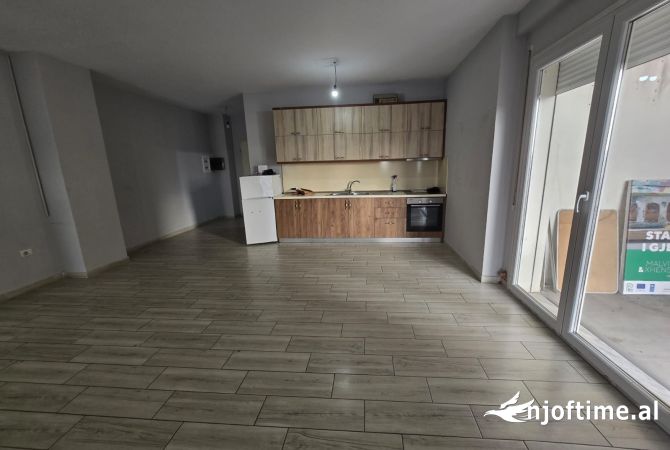 Shtepi me qera Apartament ne Tirane, 2+1, Mobilimi Bosh, pa mobiluar, Pagesa 550  Euro.