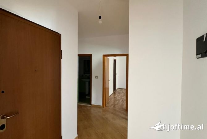 Shtepi ne shitje Apartament ne Tirane, 2+1, Mobilimi Bosh, pa mobiluar, Pagesa 130,000  Euro.