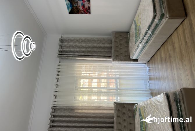 Shtepi ne shitje Apartament ne Tirane, 2+1, Mobilimi E mobiluar, Pagesa 145,000  Euro.