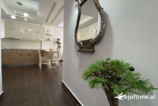 Shtepi me qera Apartament ne Tirane, 2+1, Mobilimi E mobiluar, Pagesa 65,000  Leke.