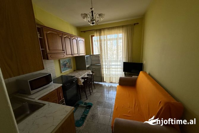 Shtepi me qera Apartament ne Tirane, 1+1, Mobilimi E mobiluar, Pagesa 45,000  Leke.