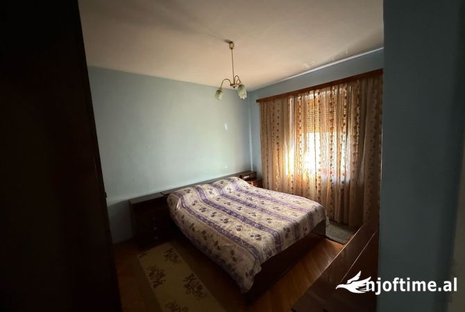Shtepi me qera Apartament ne Tirane, 1+1, Mobilimi E mobiluar, Pagesa 45,000  Leke.