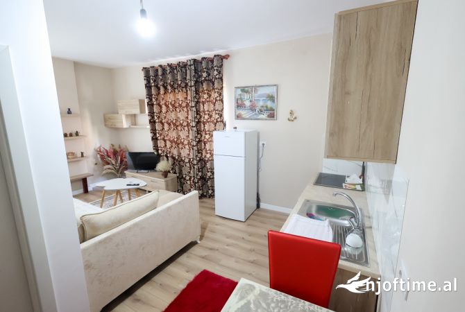 Shtepi me qera Apartament ne Tirane, 1+1, Mobilimi E mobiluar, Pagesa 40,000  Leke.