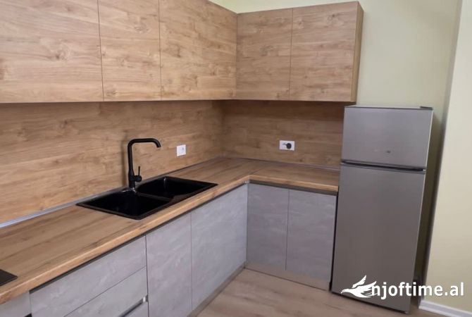 Shtepi me qera Apartament ne Tirane, 2+1, Mobilimi E mobiluar, Pagesa 55,000  Leke.