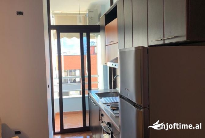Shtepi me qera Apartament ne Tirane, 1+1, Mobilimi E mobiluar, Pagesa 500  Euro.