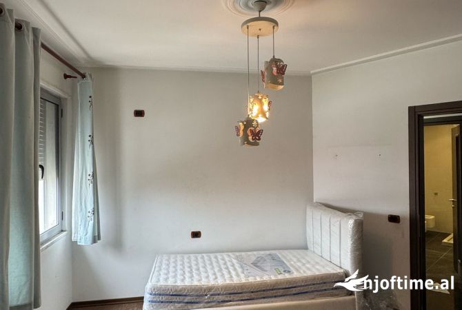 Shtepi me qera Apartament ne Tirane, 3+1, Mobilimi E mobiluar, Pagesa 650  Euro.