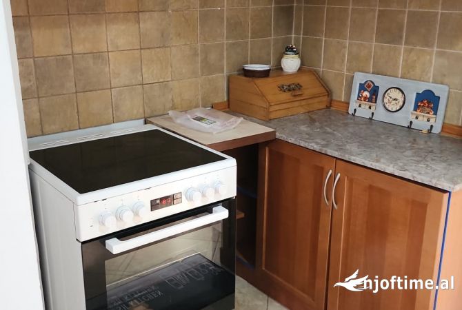 Shtepi me qera Apartament ne Tirane, 1+1, Mobilimi E mobiluar, Pagesa 550  Euro.