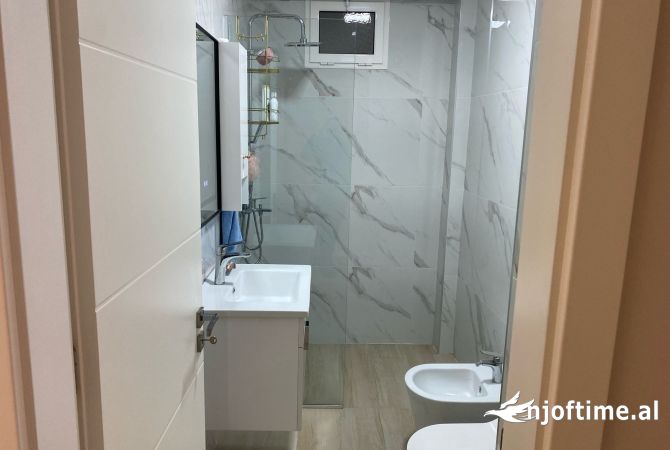 Shtepi me qera Apartament ne Tirane, 2+1, Mobilimi E mobiluar, Pagesa 550  Euro.